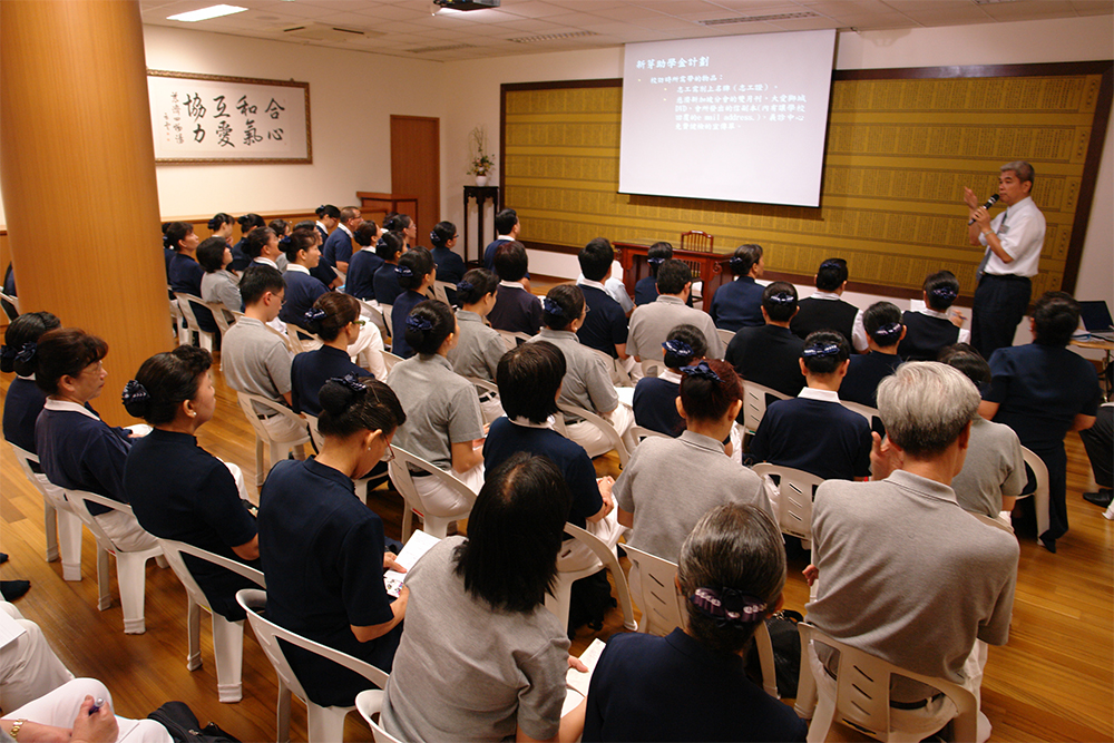 新芽助学金计划启动 狮城志工走入校园爱洒